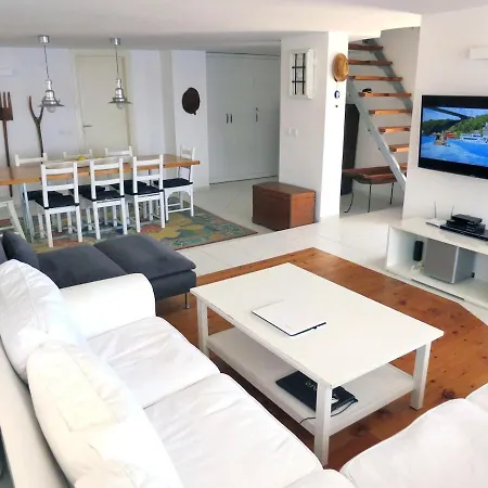 Villa Guezel Elma -breathtaking Sea View Villa, Pool & Access To Sea Kas