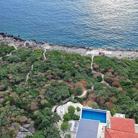 Guezel Elma -breathtaking Sea View Villa, Pool & Access To Sea Kaş